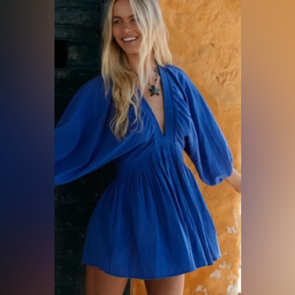 Free People For The Moment Mini
Vibrant Blue V-Neck Dress
Color: Mazarine
